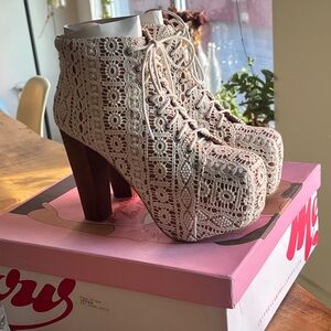 NWT JEFFREY CAMPBELL
LITA-MAC BEIGE PLATFORM LACE UP BOOTS